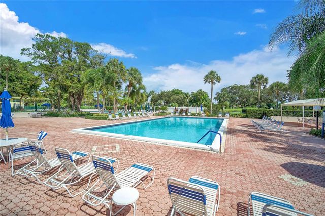 400 Oaks Lane 115, Pompano Beach, FL 33069