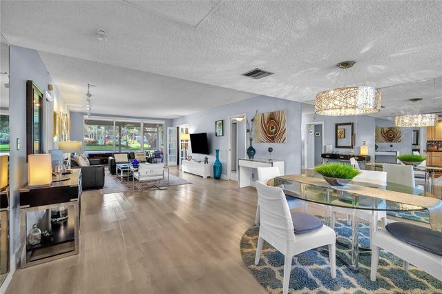 400 Oaks Lane 115, Pompano Beach, FL 33069
