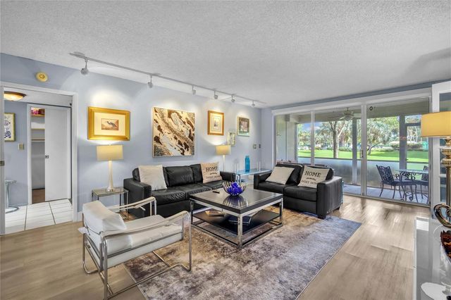 400 Oaks Lane 115, Pompano Beach, FL 33069