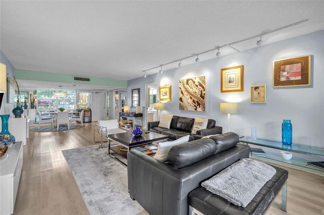 400 Oaks Lane 115, Pompano Beach, FL 33069