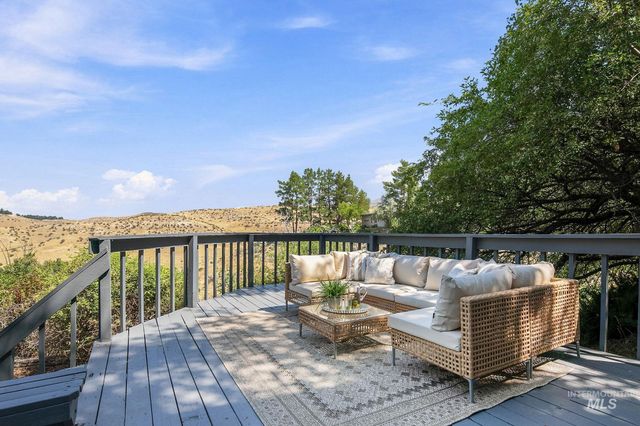 1750 E Shaw Mountain Rd, Boise, ID 83712