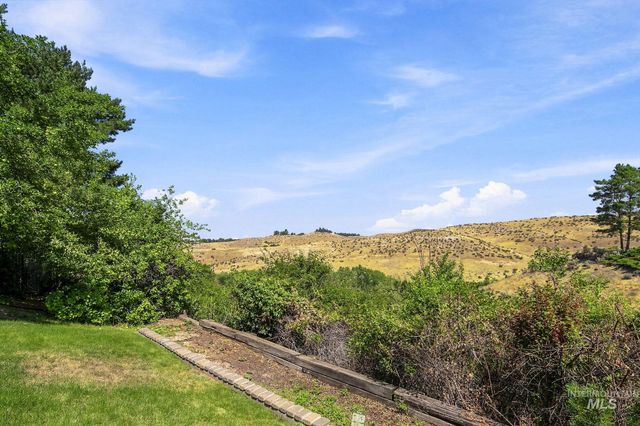 1750 E Shaw Mountain Rd, Boise, ID 83712