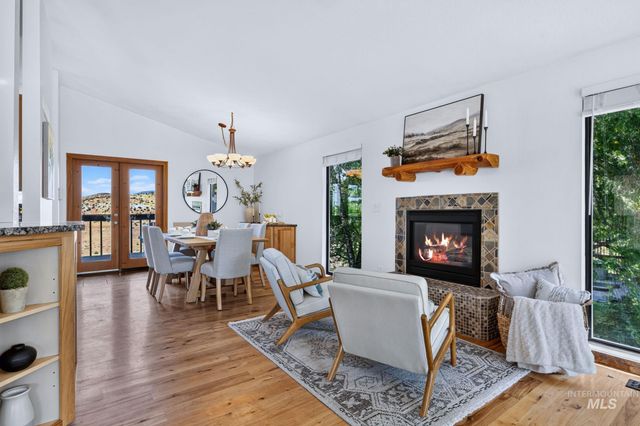 1750 E Shaw Mountain Rd, Boise, ID 83712