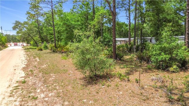 3065 N Amphibian Point, Crystal River, FL 34428