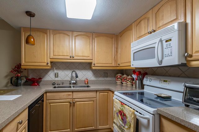 307 74th Ave N Apt 2D, Myrtle Beach, SC 29572