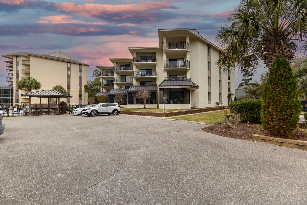 307 74th Ave N Apt 2D, Myrtle Beach, SC 29572