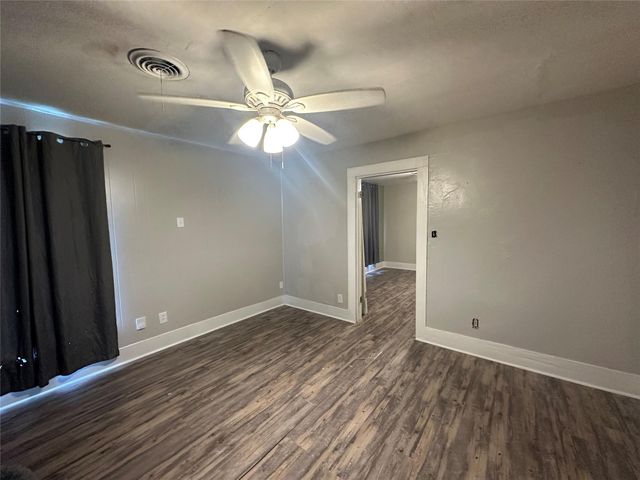 423 N Avenue A, Freeport, TX 77541