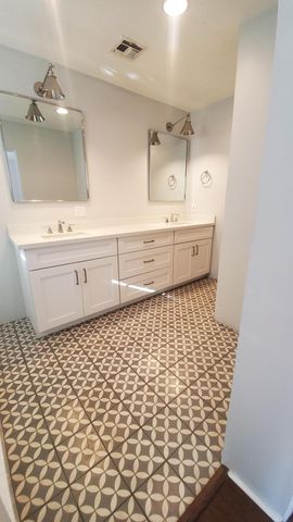 4128 N 46th Place, Phoenix, AZ 85018