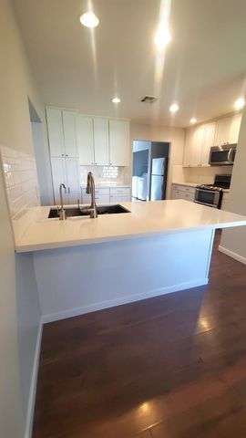 4128 N 46th Place, Phoenix, AZ 85018