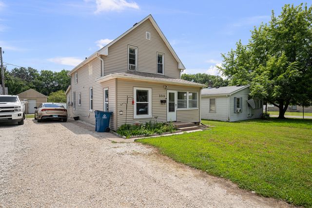 220 30th Avenue, East Moline, IL 61244
