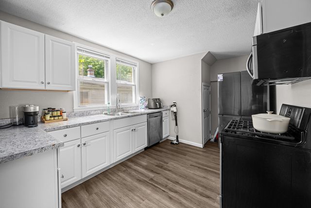 220 30th Avenue, East Moline, IL 61244