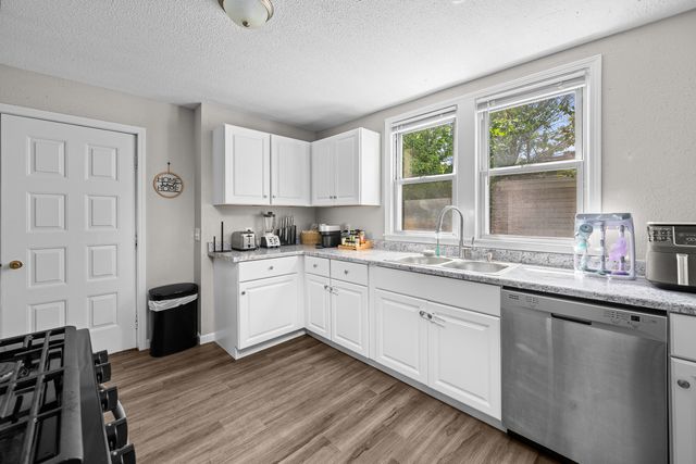 220 30th Avenue, East Moline, IL 61244