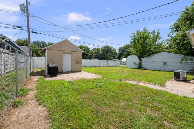 220 30th Avenue, East Moline, IL 61244