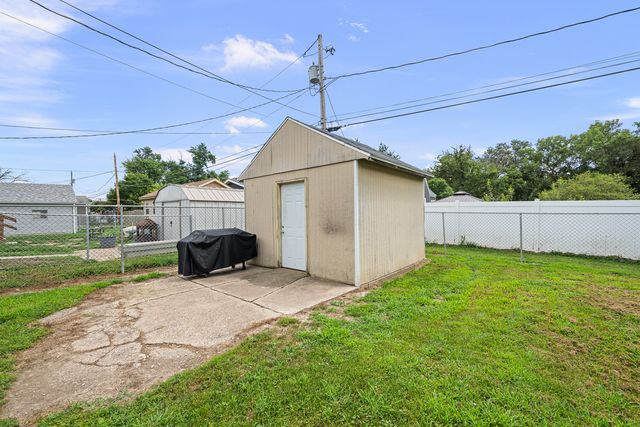 220 30th Avenue, East Moline, IL 61244