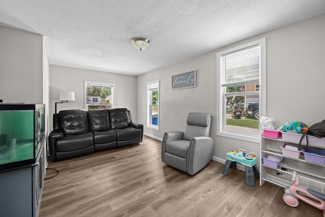 220 30th Avenue, East Moline, IL 61244