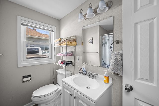 220 30th Avenue, East Moline, IL 61244