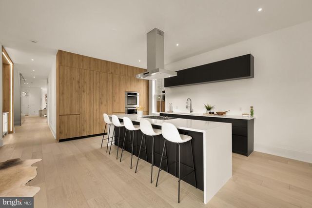 329 8TH ST NE, Washington, DC 20002