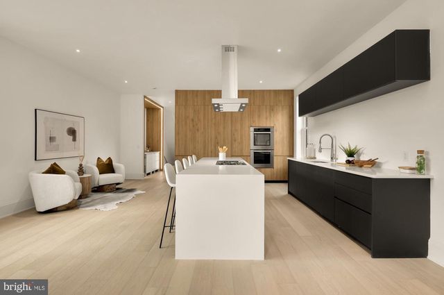 329 8TH ST NE, Washington, DC 20002