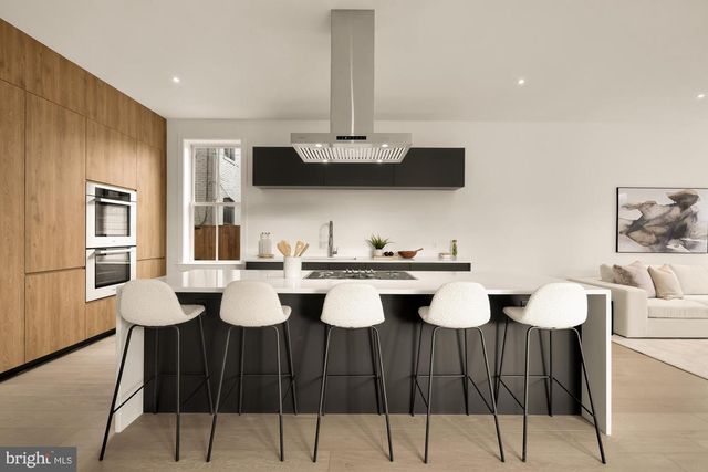 329 8TH ST NE, Washington, DC 20002