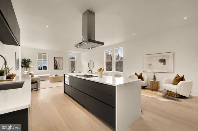 329 8TH ST NE, Washington, DC 20002