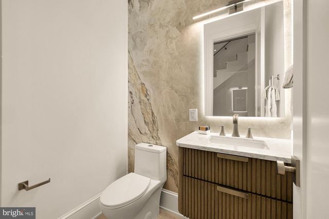 329 8TH ST NE, Washington, DC 20002