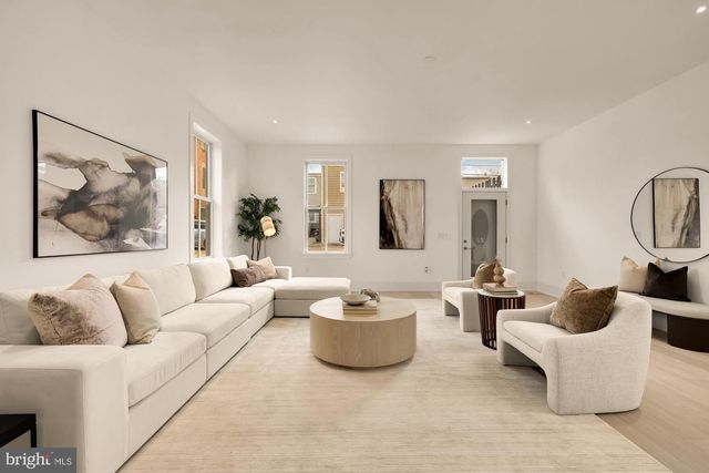 329 8TH ST NE, Washington, DC 20002