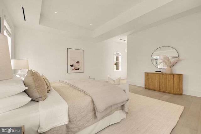 329 8TH ST NE, Washington, DC 20002