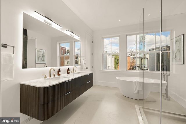 329 8TH ST NE, Washington, DC 20002