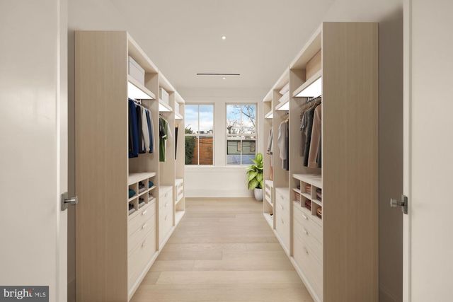 329 8TH ST NE, Washington, DC 20002