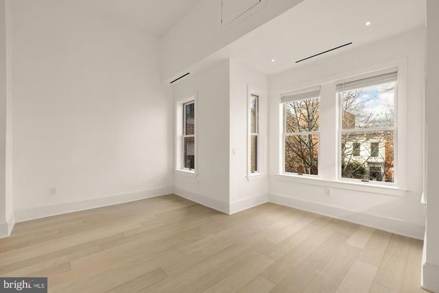 329 8TH ST NE, Washington, DC 20002