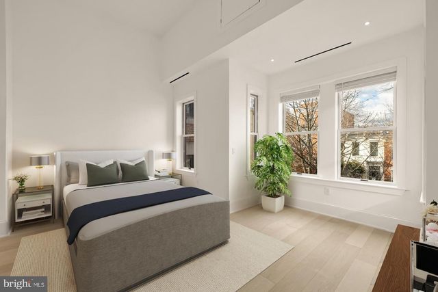 329 8TH ST NE, Washington, DC 20002