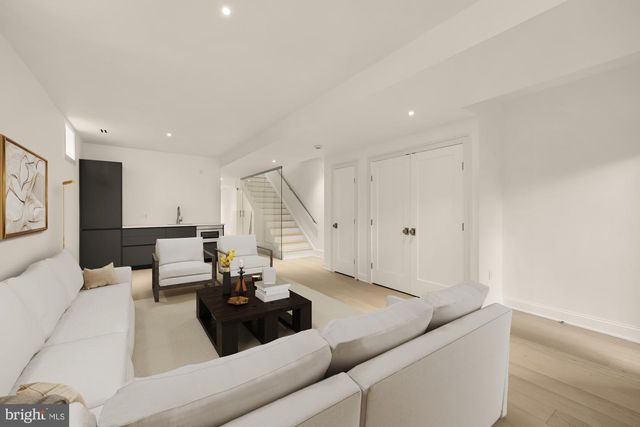 329 8TH ST NE, Washington, DC 20002