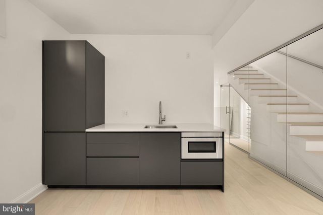 329 8TH ST NE, Washington, DC 20002