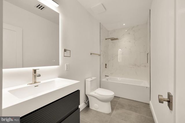 329 8TH ST NE, Washington, DC 20002