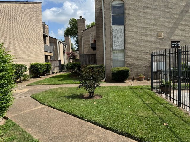 2011 Spenwick Drive 511, Houston, TX 77055