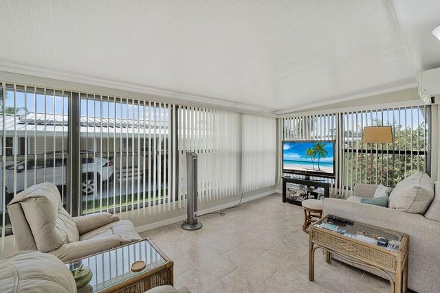 307 AVENUE OF DUKES, Nokomis, FL 34275