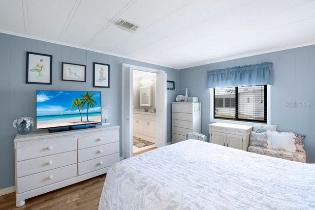 307 AVENUE OF DUKES, Nokomis, FL 34275