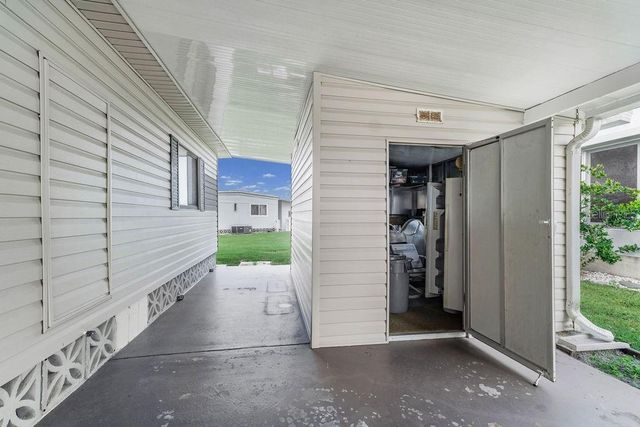 307 AVENUE OF DUKES, Nokomis, FL 34275