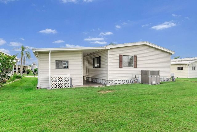 307 AVENUE OF DUKES, Nokomis, FL 34275