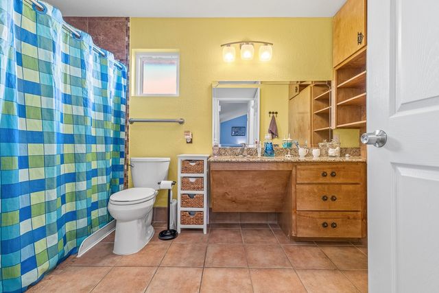 2402 Vialoux Dr, Corpus Christi, TX 78418