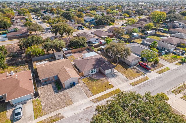 2402 Vialoux Dr, Corpus Christi, TX 78418