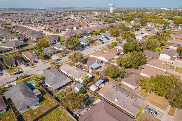 2402 Vialoux Dr, Corpus Christi, TX 78418