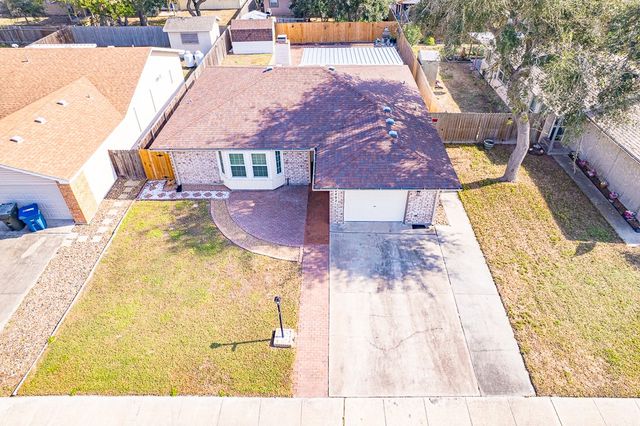 2402 Vialoux Dr, Corpus Christi, TX 78418