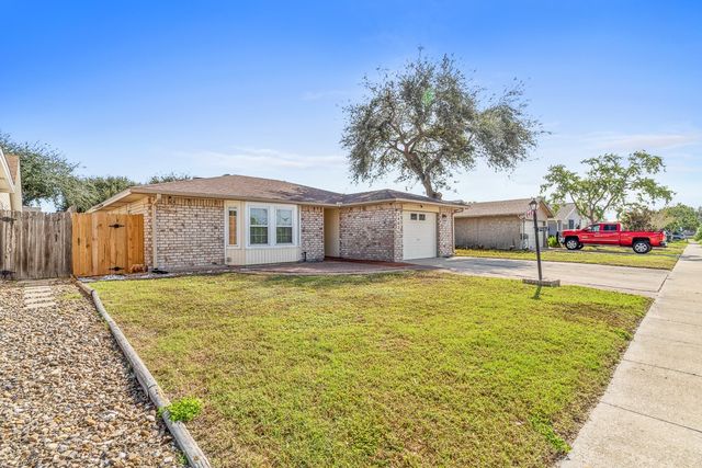 2402 Vialoux Dr, Corpus Christi, TX 78418