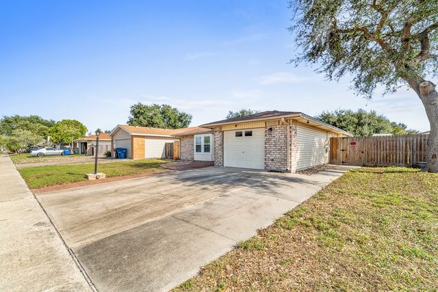2402 Vialoux Dr, Corpus Christi, TX 78418