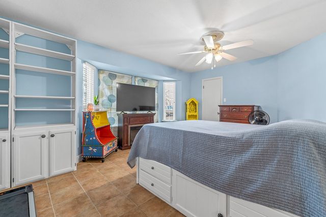 2402 Vialoux Dr, Corpus Christi, TX 78418