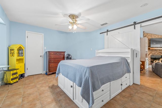 2402 Vialoux Dr, Corpus Christi, TX 78418