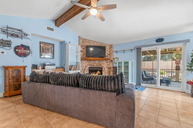 2402 Vialoux Dr, Corpus Christi, TX 78418