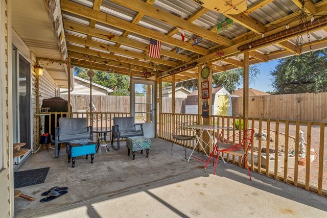 2402 Vialoux Dr, Corpus Christi, TX 78418