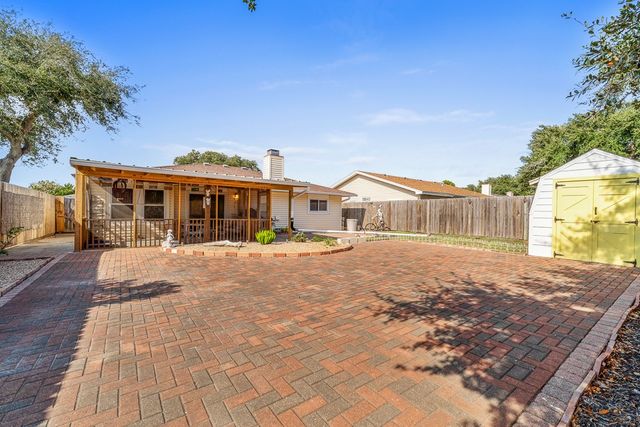 2402 Vialoux Dr, Corpus Christi, TX 78418